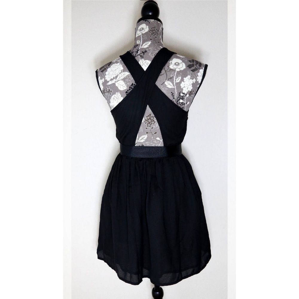 NWT Forever 21 Size L  Mini Sexy Sequined Dress - Picture 2 of 2